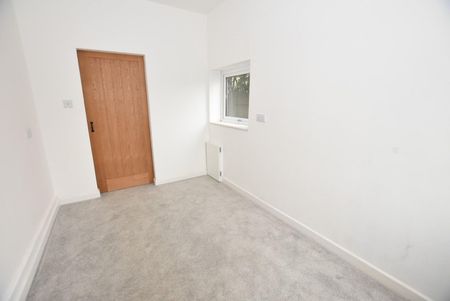 4 bedroom House To Let - Photo 5