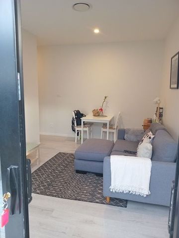 Private flat in immaculate cond. Quiet cul-de-sac. - Photo 2