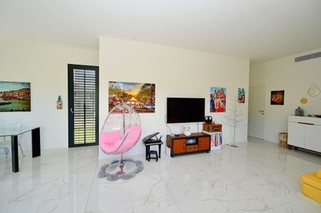 Modern Villa with Superior Standing Finishes and Garden - Photo 3