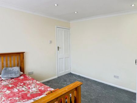 3 bedroom terraced house to rent - Photo 4