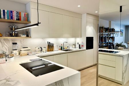 2 Bedroom Apartment For Rent in Estepona, Málaga - Photo 4