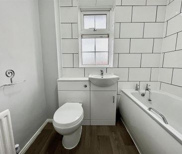 2 bedroom end of terrace house to rent - Photo 1