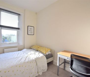 3 bedroom flat to rent - Photo 4