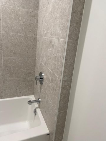 The Grand 2 Bedrooms/2 Bath in Surrey - Photo 5