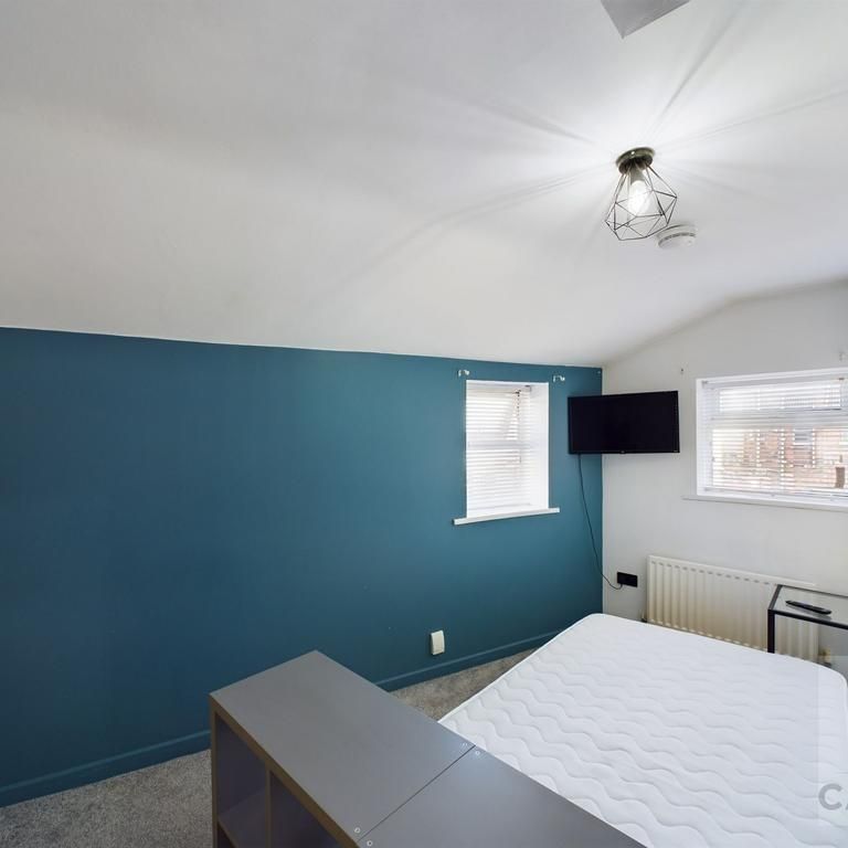 6 bedroom house of multiple occupation to rent - Photo 1