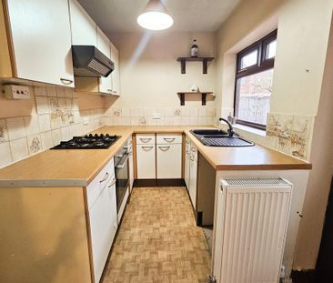 2 bedroom terraced house to rent - Photo 4