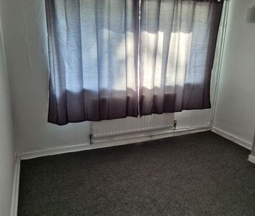 2 Bed Flat, Witts Hill, SO18 - Photo 5
