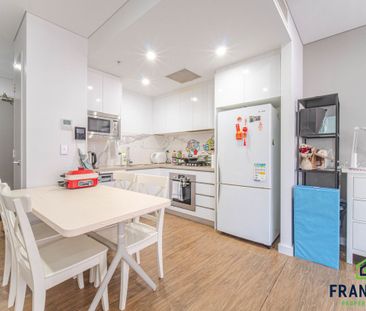 Modern one-bedroom apartment with study For Lease (Furnitures inclu... - Photo 4