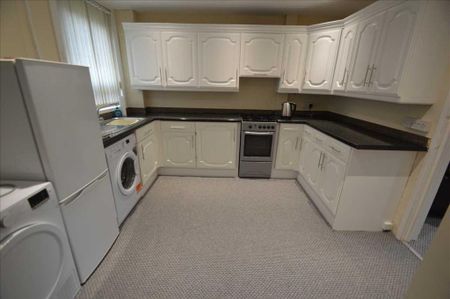 3 bedroom semi-detached house to rent - Photo 3