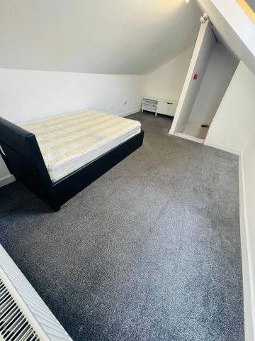 Room in a Shared House, Hastings Street, LU1 - Photo 3