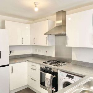 Stratford House Road Ensuite - Photo 2