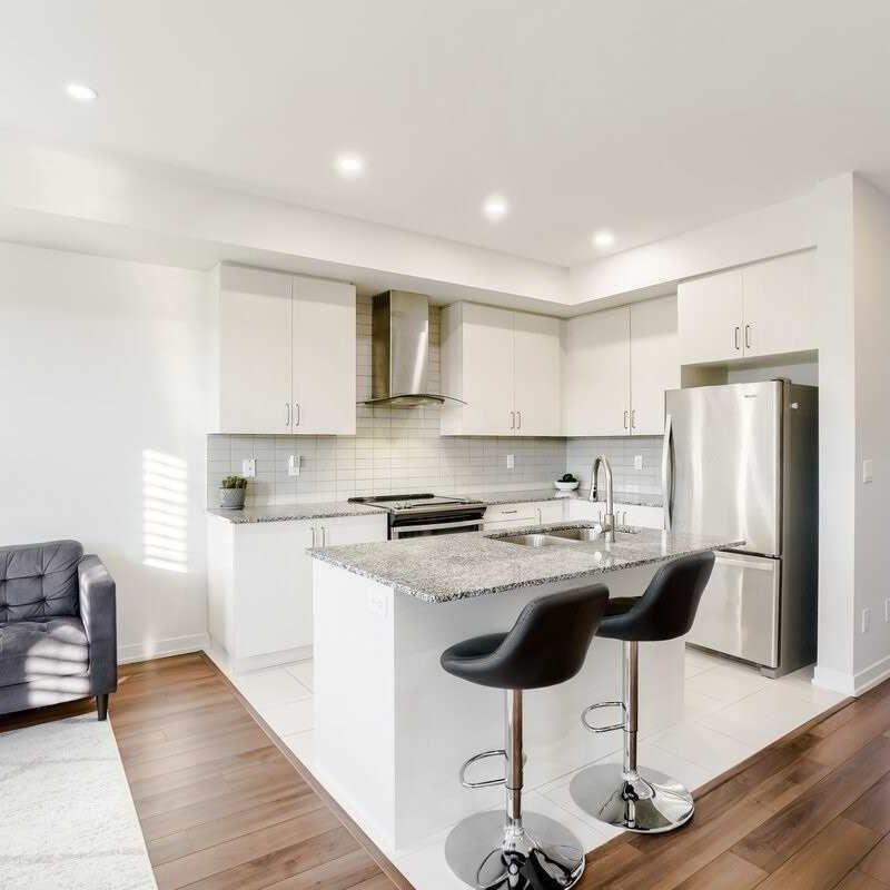 For Lease - 239 Harding Park, Newmarket, Ontario - Photo 1