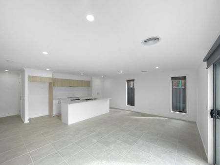 13 Vetrano Avenue, Alfredton - Photo 2