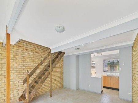 16 / 147 Kingston Road, Woodridge - Photo 2