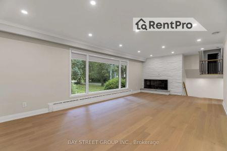 Detached Home For Lease | W9231450 - Photo 4