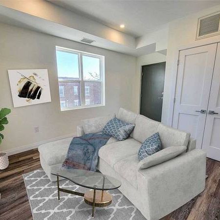 ON SUBWAY LINE 2 BEDS 1 BATH RENOVATED ENSUITE LAUNDRY - Photo 1