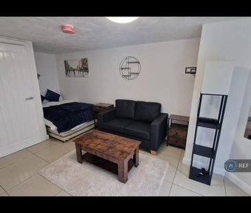 Studio to rent - Photo 3