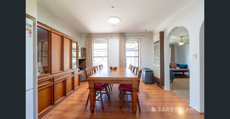 Centrally Located Family Home in the Heart of Epping! - Photo 4