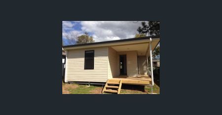 Stunning 3 Bedroom Garden Home - Photo 2