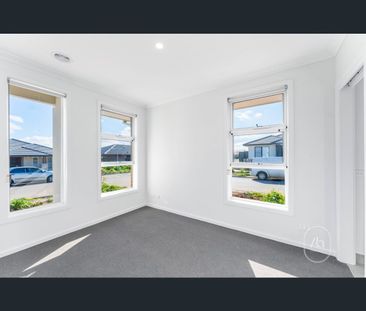 33 Gelantipy Drive, Truganina, Vic 3029 - Photo 6