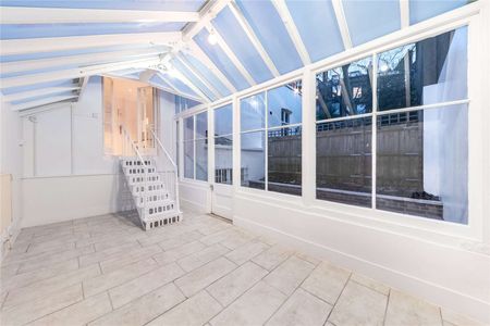 A studio flat boasting a conservatory-style reception room leading to a private patio garden. - Photo 4