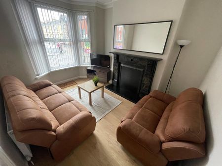 4 bedroom end of terrace house to rent - Photo 5