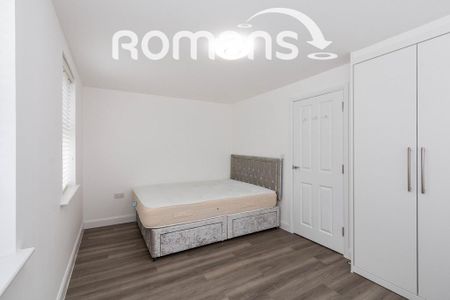 4 bedroom semi-detached house to rent - Photo 3