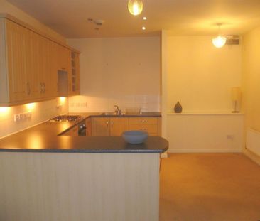 2 bedroom Flat To Let - Photo 3