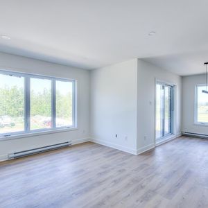 Appartement Saint-Zotique À Louer - Photo 2