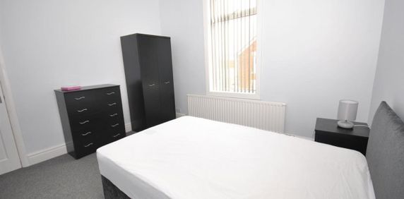 Room 2, 12 Infirmary Road, Chesterfield, Derbyshire - Photo 2