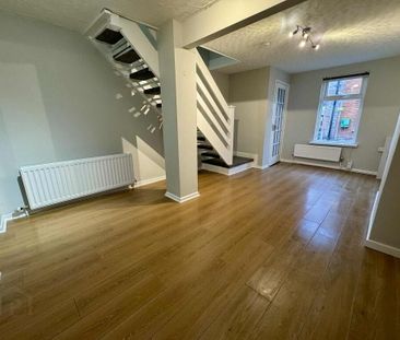 32 Lower Waterloo Road, Larne, BT40 1NP - Photo 2