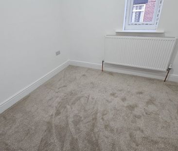3 bed Terraced - To Let - Photo 2