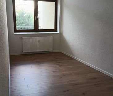 Neu sanierte 3 Raum Wohnung mit Balkon Zwickau PÃ¶lbitz ab sofort z... - Photo 1