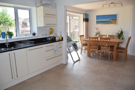 Jennys Lane, Lytchett Matravers, Poole - Photo 3