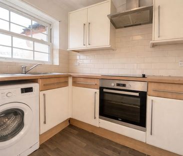 2 Bedroom Flat To Let - HP11 - Photo 2