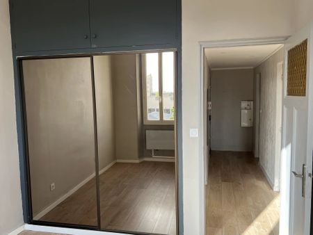 Appartement 3 pièces 53m2 MARSEILLE 6EME 980 euros - Photo 4