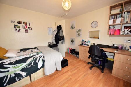 2 bedroom Flat in 9 Cardigan Road, Leeds - Photo 5