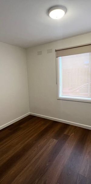 Prime Richmond Position, Ground-Floor Convenience - Photo 1