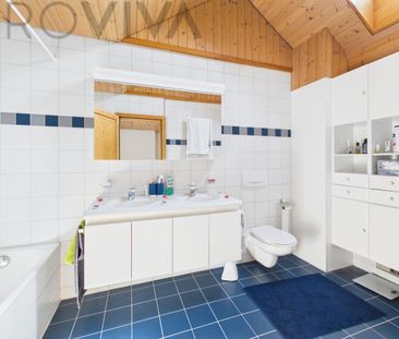 Modern, grosszügig und auf zwei Etagen mit gemütlichem Sitzplatz - Photo 5