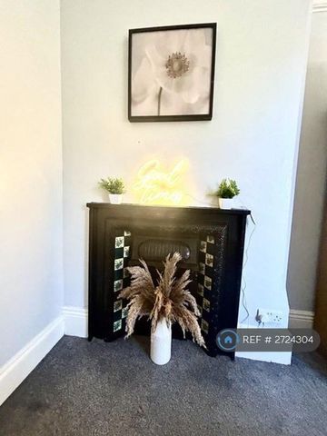 1 bedroom in a house share to rent - Photo 2