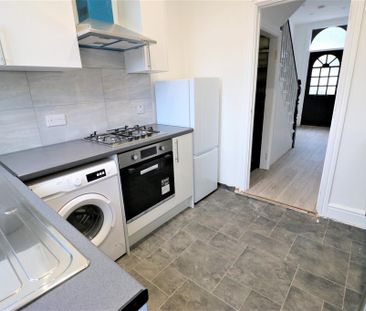 4 bedroom terraced house to rent - Photo 4