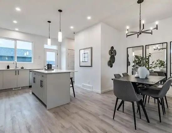 Brand New 3-Bedroom | 2.5 Baths | Private Parking Pad | Edmonton - Photo 1