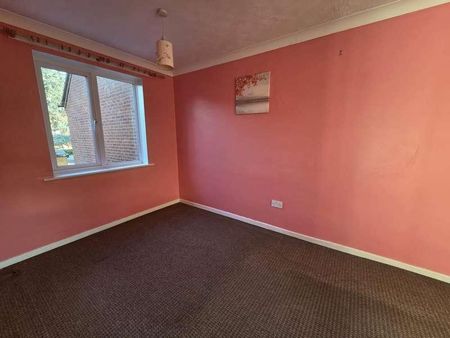Linton Gardens, Beckton, E6 - Photo 2