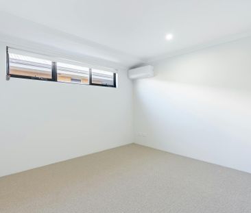 Stunning Near New Build – Modern Comfort & Convenience! - Photo 3