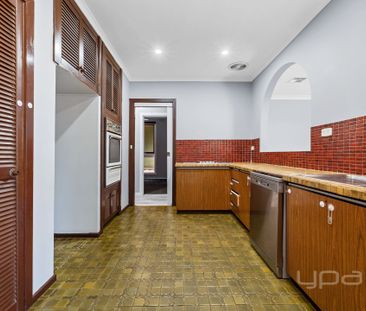 4 BEDROOM FAMILY HOME - Photo 4