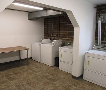 Calling All Nurses!! 2 Bedroom Unit Across the Hospital!! - Photo 5