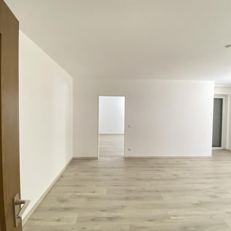 **Senioren ab 50 Jahren mit WBS** 2-Zimmer-Wohnung in Solingen Mitte mit Balkon und Laminatboden - Photo 1