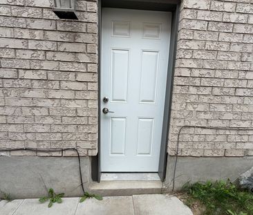 For Lease - 827 Cedar Parkway, London North, Ontario - Photo 1