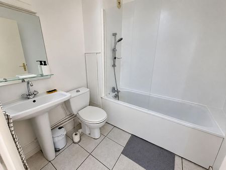 A LOUER : T1 à LILLE • Rue de la Louvière - SAINT-MAURICE PELLEVOISIN • 780 € - Photo 5