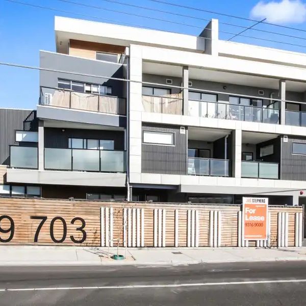 “Ultimate in easy living” - Photo 1